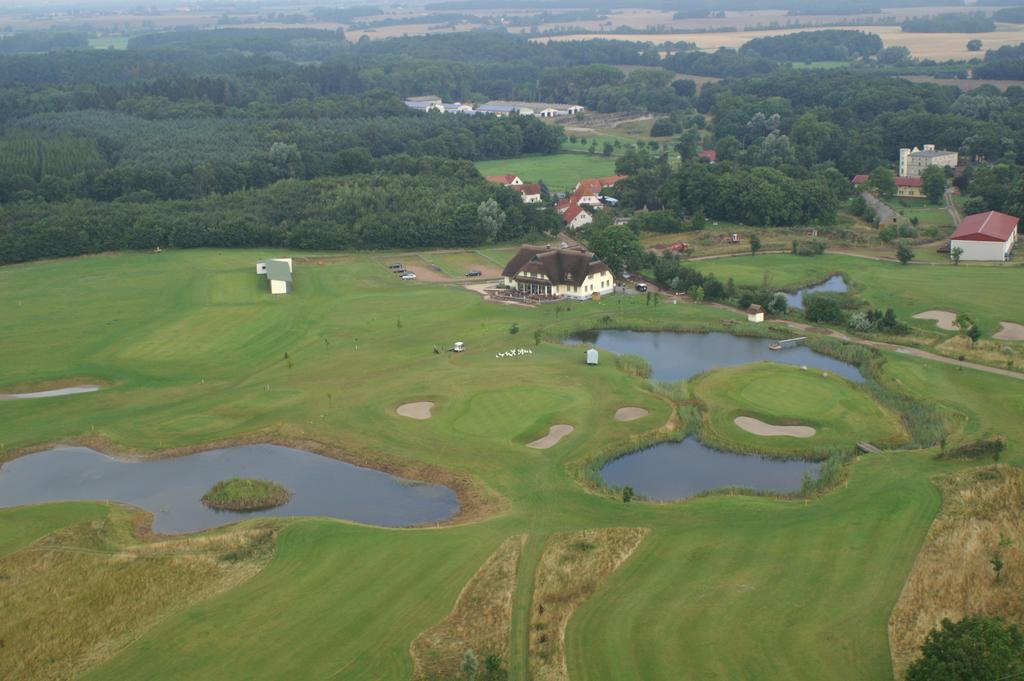 Golfcentrum Schloss Karnitz Ruegen Garz  Exterior photo